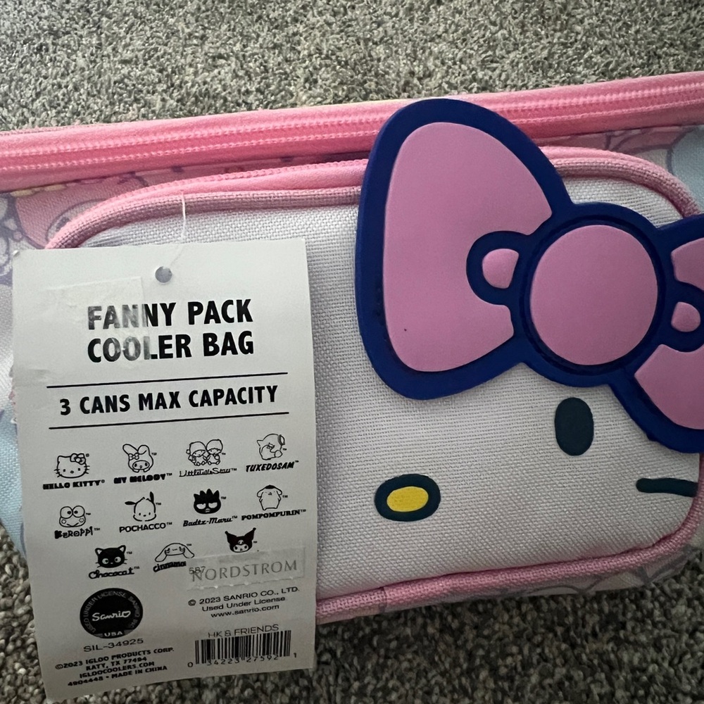 Hello Kitty NWT Cooler Belt Bag, insulated interior - Picture 5 of 7